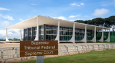 Homem é preso ao tentar invadir sede do STF em Brasília