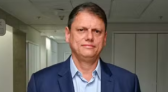 Tarcísio de Freitas é reeleito governador de São Paulo no primeiro turno