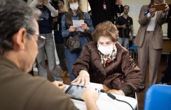 Catarinense de 103 anos vai às urnas para exercer a cidadania