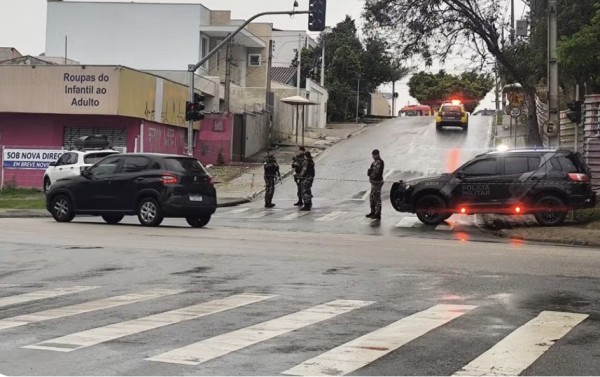 Homem invade CMEI, faz 13 crianças reféns e é morto pela polícia em Curitiba