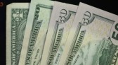 Dólar cai a R$ 4,98 e acumula perda de 4,44% na semana