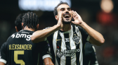Atlético vence o Coritiba e chega aos 50 pontos no Brasileirão