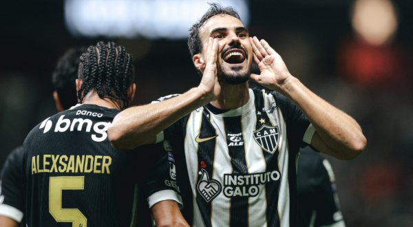 Atlético vence o Coritiba e chega aos 50 pontos no Brasileirão