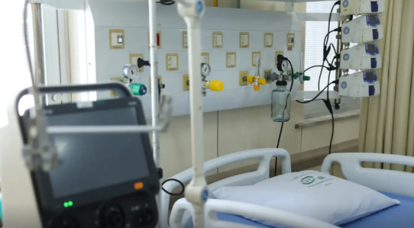 Médicos apontam desigualdade na estrutura das UTIs públicas e privadas no Brasil