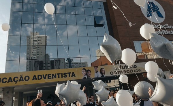 Colégio Adventista homenageia irmãos mortos com a avó em acidente na BR-163