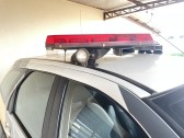 Homem é preso após tentar arrombar porta de vidro de estabelecimento comercial