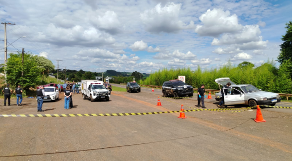 Corpo com sinais de mutilação é encontrado em porta-malas de carro durante ação policial