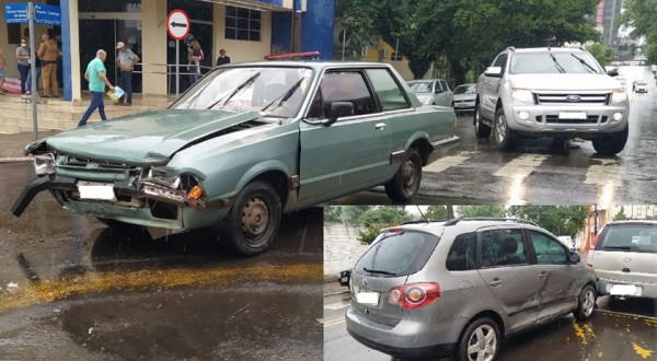 Acidente envolve três veículos no centro de Beltrão