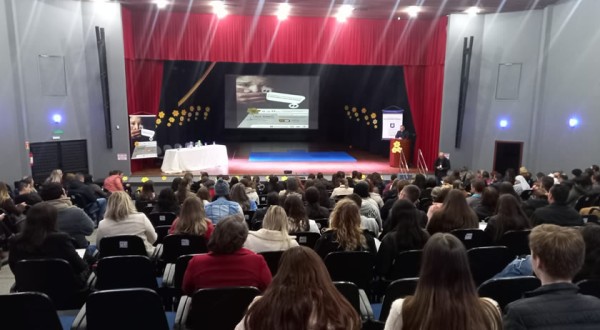 Creas realiza evento de conscientização sobre a proteção de crianças e adolescentes vítimas de abuso sexual