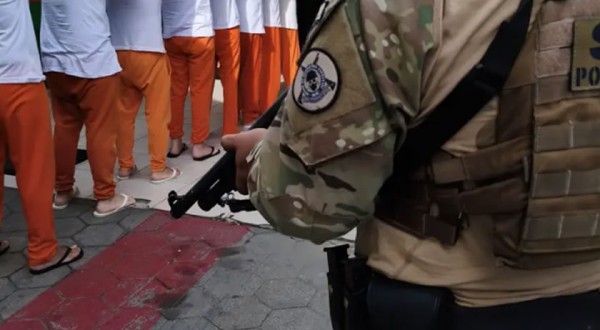 Operação interestadual transfere 55 detentos entre Paraná e Santa Catarina