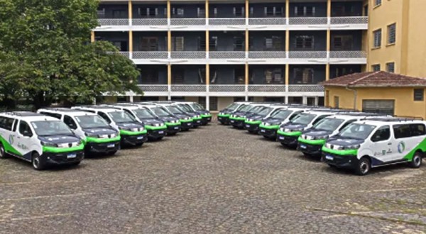 Programa Mãos Amigas é ampliado com novas vans para manutenção de escolas no Paraná