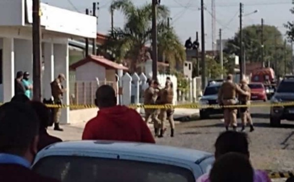 Funcionário demitido invade casa de ex-chefe e faz família refém