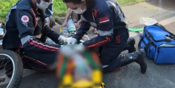 Motociclista fica ferido após acidente com carreta na BR-163