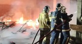 Incêndio mobiliza bombeiros e Polícia Militar no Bairro Padre Ulrico