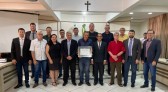 Câmara entrega moção de aplauso e reconhecimento para o centro de letras de Francisco Beltrão