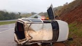 Capotamento na BR-163 deixa casal ferido
