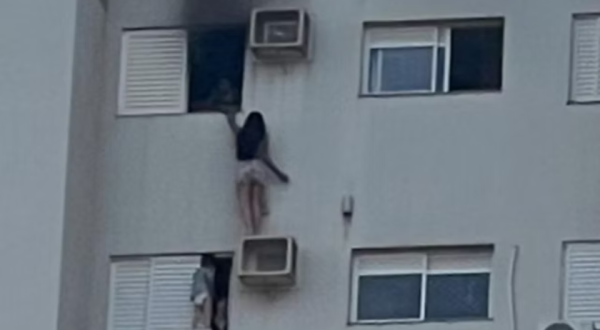 Mulher arriscou a vida para resgatar mãe e criança em incêndio em Cascavel