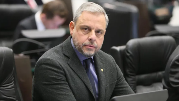 Deputado estadual Ricardo Arruda (PL) vira réu por desvio de dinheiro público, tráfico de influência e associação criminosa