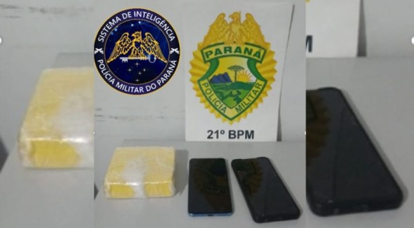 Após denúncias, dois homens são detidos com meio quilo de cocaína