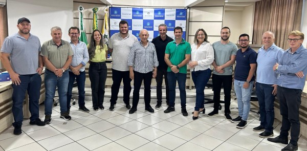 Deputado Ademar Traiano visita o legislativo beltronense