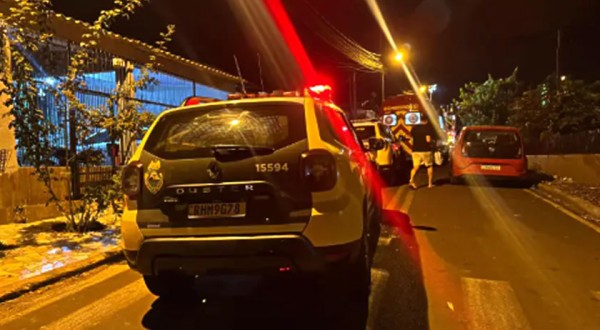 Corpo de Bombeiros combate incêndio criminoso em residência