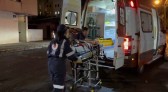 Jovem fica ferida em acidente entre moto e caminhonete no bairro Vila Nova