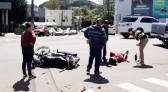 Motociclista fica ferida após colisão com carro no Centro