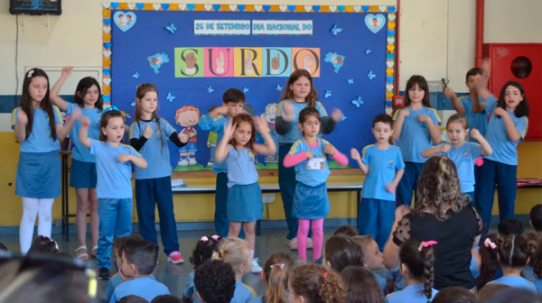 Um dia de vozes silenciosas que falam alto