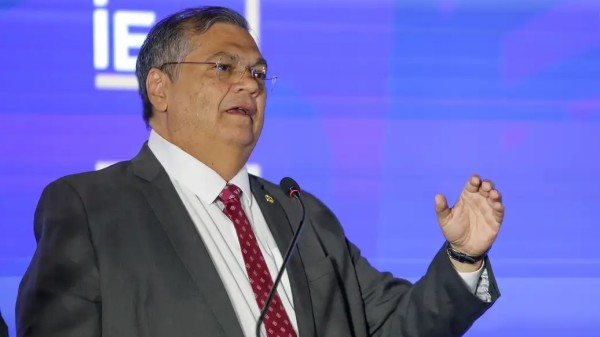Dino vota no STF por suspensão da rede X e alega soberania nacional