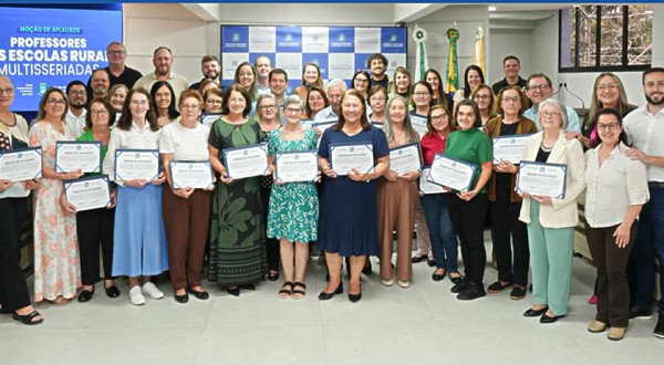 Câmara homenageia professores das antigas escolas rurais