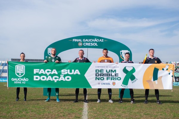 Cresol e Federação Gaúcha de Futebol arrecadam mais de 10 mil agasalhos para campanha social