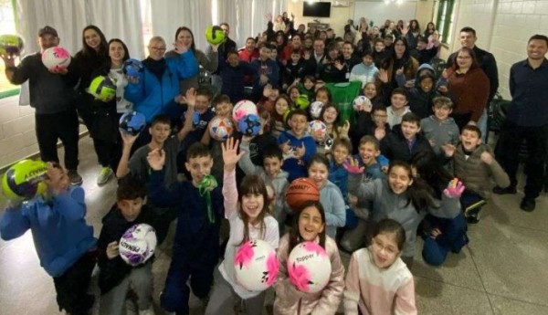 Escola Municipal Recanto Feliz (CAIC) amplia estrutura esportiva com novos equipamentos