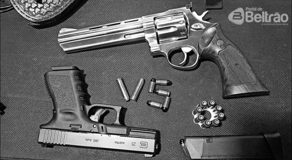 Armas e munições são apreendidas no Pinheirão