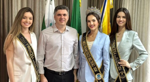 Misses conversam com Prefeito Cleber