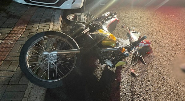 Acidente registrado no Bairro Pinheirinho deixa dois jovens feridos