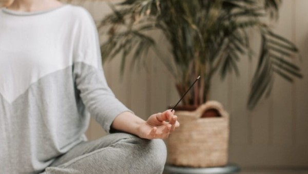 Horóscopo de domingo (02/11/2025): dia de introspecção e reorganização emocional