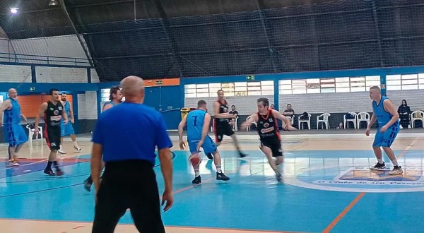 Francisco Beltrão  sedia copa de basquete máster