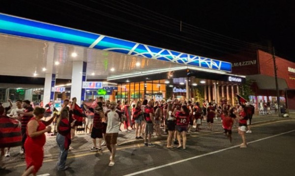 Flamenguistas de Francisco Beltrão comemoram título da Libertadores