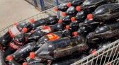 Coca-Cola recolhe garrafas após onda de furtos de figurinhas em mercados