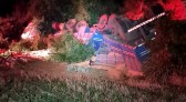Motorista fica ferido em acidente envolvendo três caminhões, na PR 483