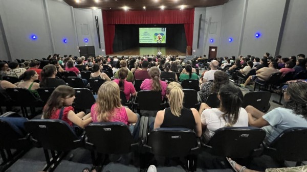 Prefeitura de Francisco Beltrão intensifica combate à dengue com treinamento para agentes de endemias e apelo à população