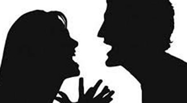 Briga entre casais termina em agressões e danos a veículo