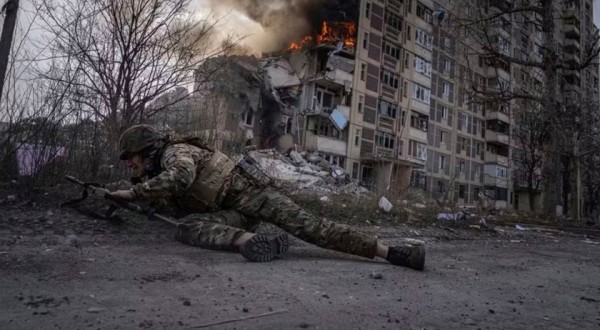 Guerra na Ucrânia completa dois anos com o destino do país nas mãos do Ocidente