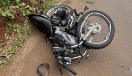 Jovem morre após grave acidente entre moto e caminhonete