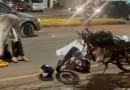 Mulher fica ferida em colisão entre carro e moto na Avenita Atílio Fontana
