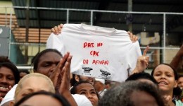 Moradores de favelas protestam no Rio após megaoperação com 121 mortos