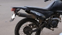 Polícia Militar apreende moto “bruxa” após direção perigosa