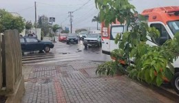 Colisão entre dois veículos é registrada; criança fica levemente ferida