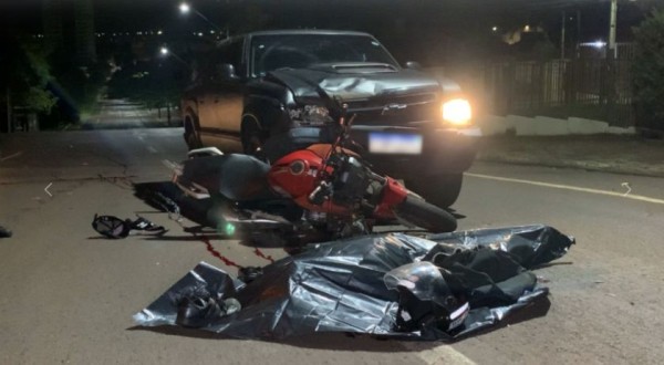 Motociclista morre após ser arrastado por caminhonete em Cascavel