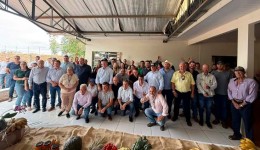 Secretário Márcio Nunes, da Agricultura estadual, inaugura agroindústria da Coafar